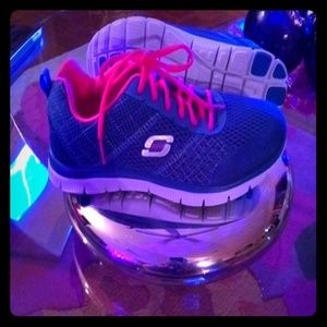 Sketcher's stretch-knit shoe